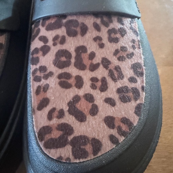 CROCS LEOPARD PRINT PLATFORM SHOES (WORN ONCE) - Picture 4 of 10